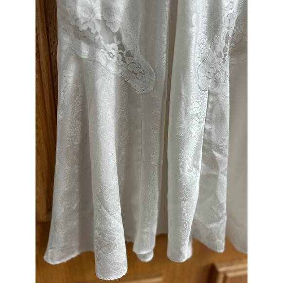 Vintage Women's Ivory Floral Satin Lace Nightgown Slip Dress – Size S/M - Picture 5 of 6